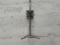 Bracket with lowering on 2 outlets for fattening