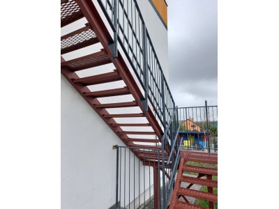 Перила сходинкових маршів, балконні загорожі та інші металоконструкції від ЄвроДеталь